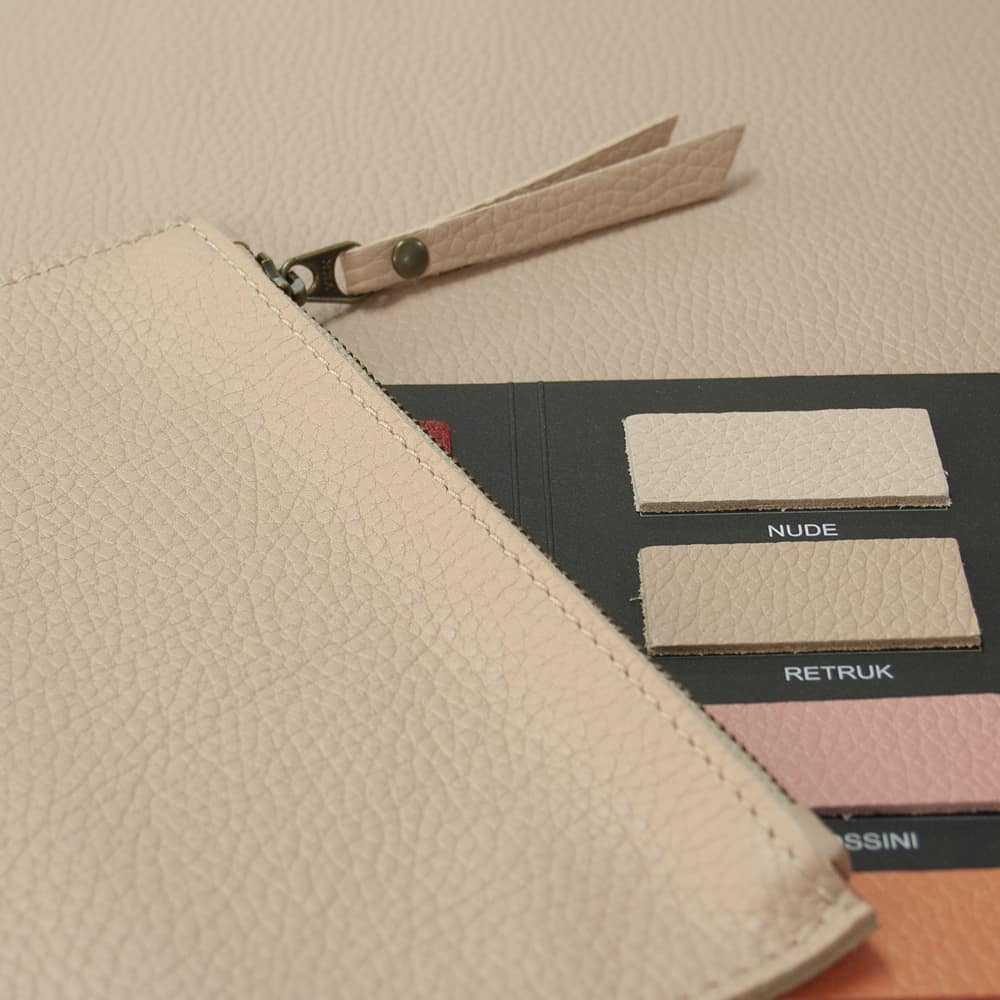 Perfect leather for craftsmen, create unique handbags, wallets, totebags and leather goods. #fashionleather #madeinspain #sustainableproducts #sustainablefashion #sustainabledesign #sustainability #leatherworking #leatherworkinggroup #tannery #leatherfashion #leatherdesign #leathercompany #spanishleatherbag #spanishleather #leatherbag #handmade #qualityleather #artisanleather #artisanmade #artisan #fullgrainleather #leathergoods #leathergoods #leathercrafts #leatherwork #leather